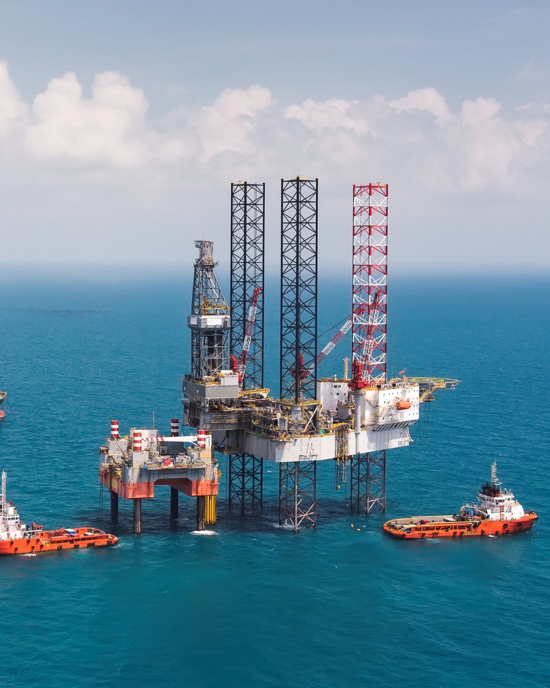 Plataforma de perfuração offshore, vista aérea